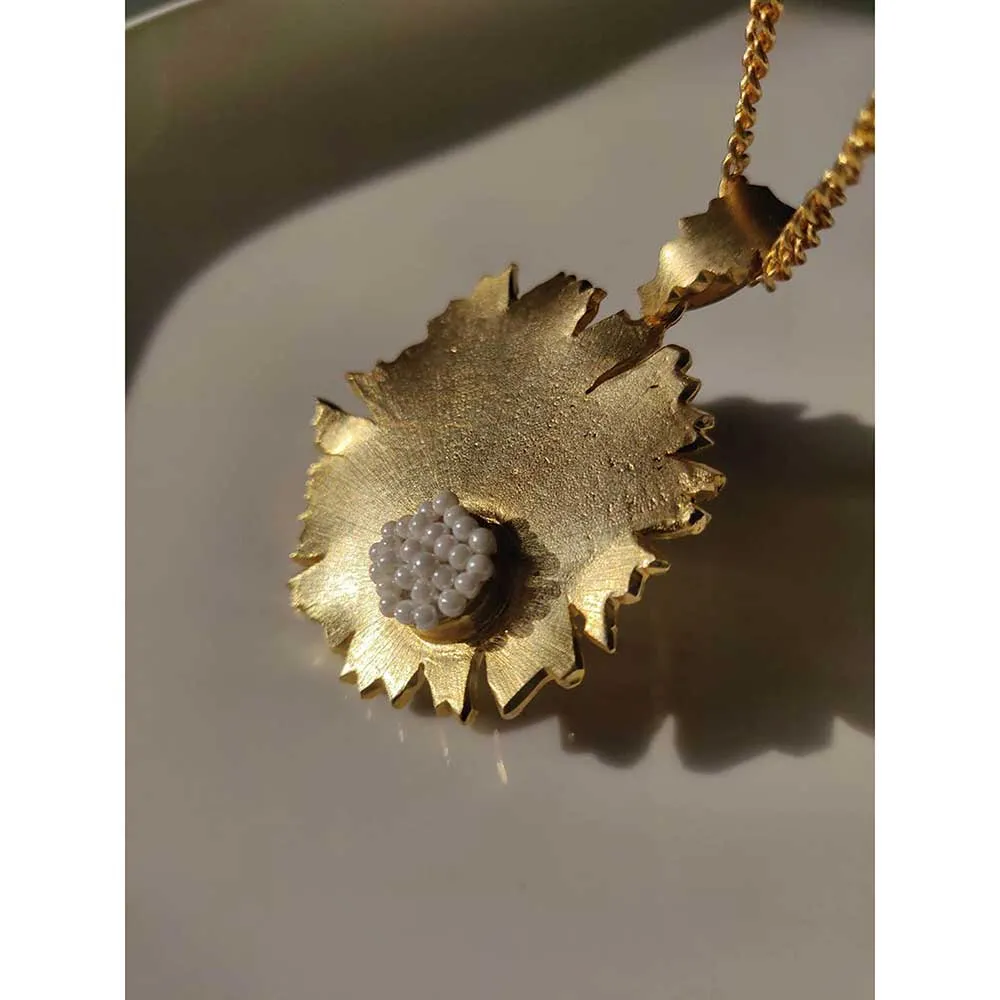 Aarjavee Circulars Golden Pendant