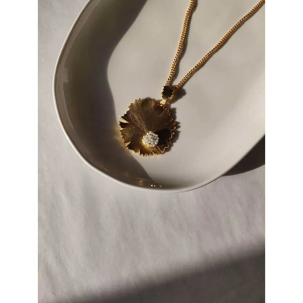 Aarjavee Circulars Golden Pendant