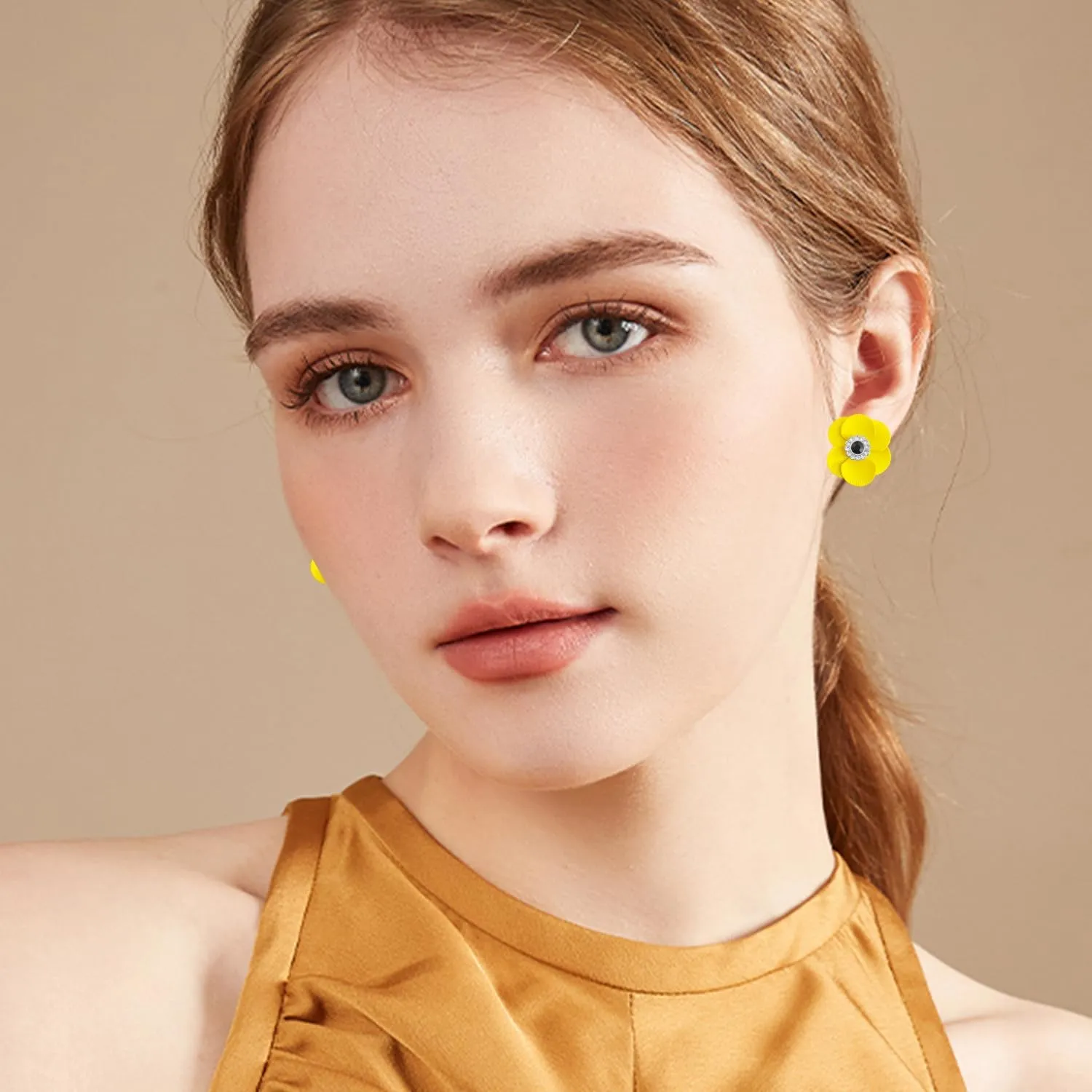 Bohemian Style Unique Three-Dimensional Rhinestone Stamen Stud Earrings Personalized Exquisite Carved Petal Flower Alloy Stud Earrings for Women Jewelry Gifts