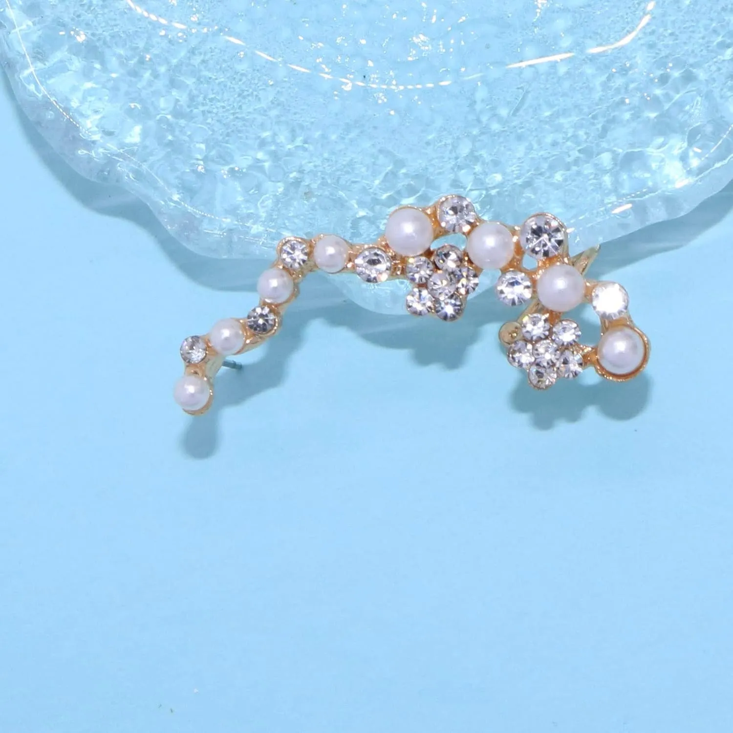Crystal Pearl Flower Climbers Crawler Stud Earring Cute Rhinestone Resin Floral Left Ear Cuff Wrap Clip Earring Top Ear Clip Gold Jewelry Jacket for Women 1 Pcs
