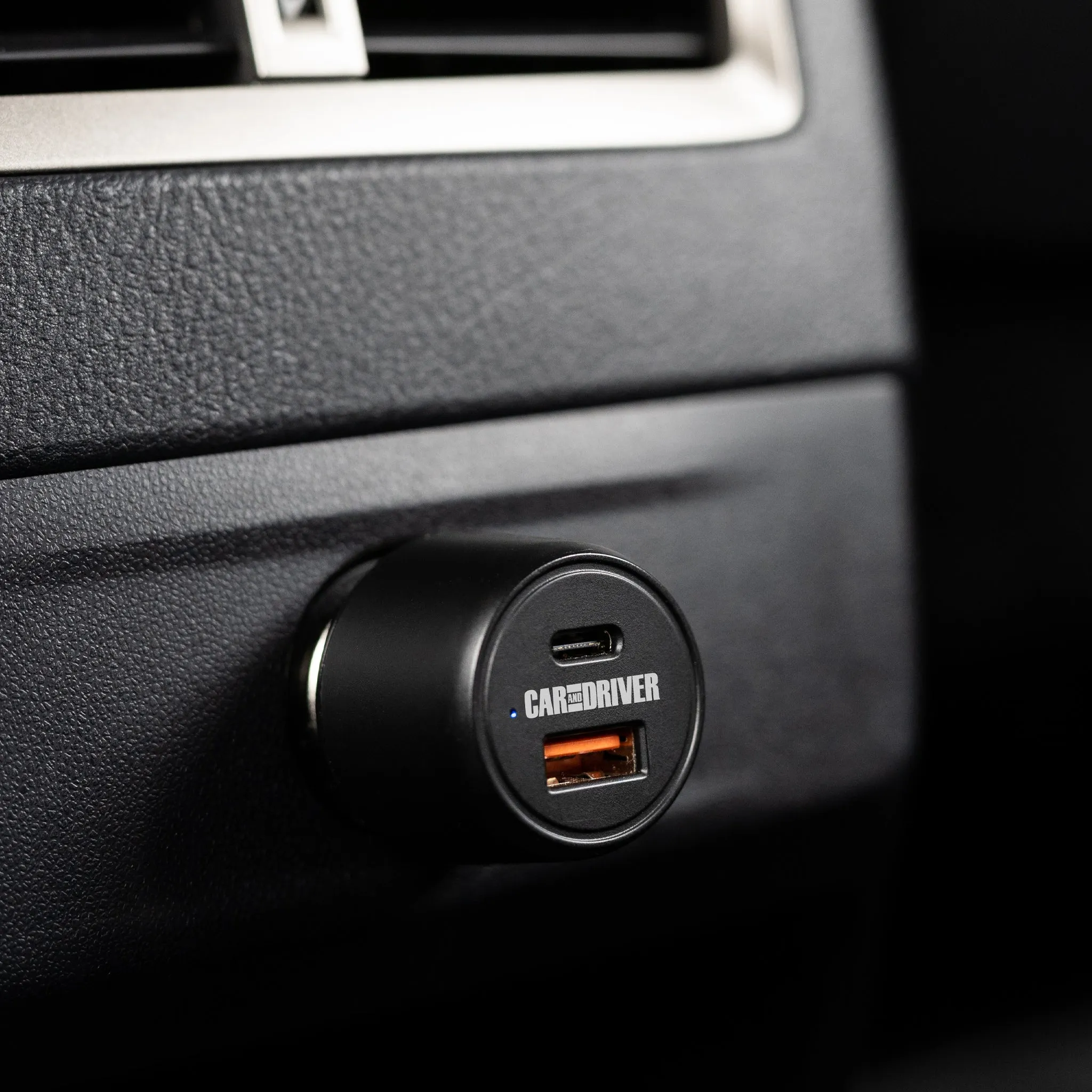 DUAL USB CAR CHARGER - CAR AND DRIVER 3175BK