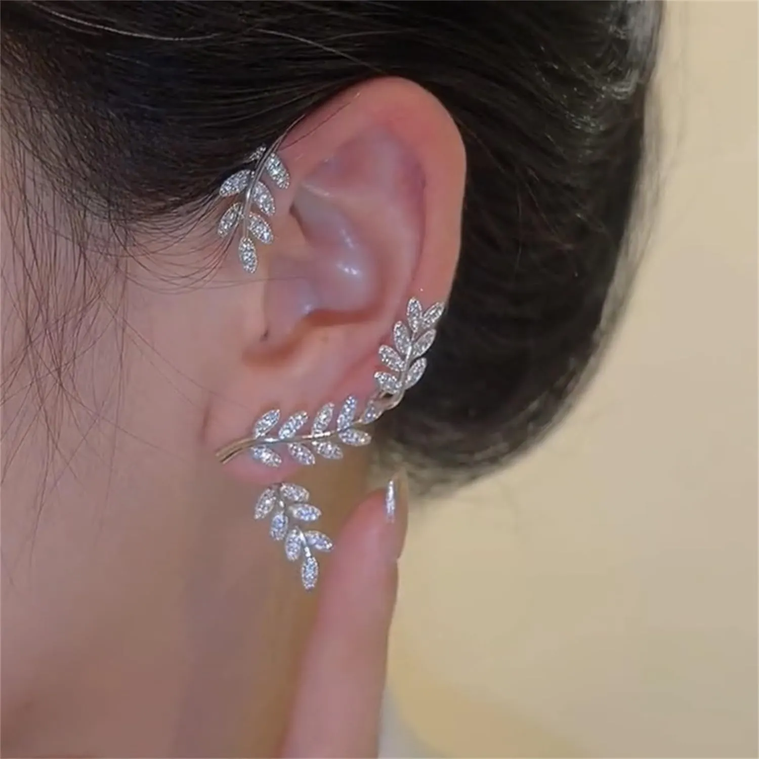 FUTIMELY Crystal Leaf Ear Cuff Earring for Women,Goth Elf Fairy Ear Wrap Earrings Non-Piercing Fake Climbers Crawler Earring Bridal Wedding Jewelry