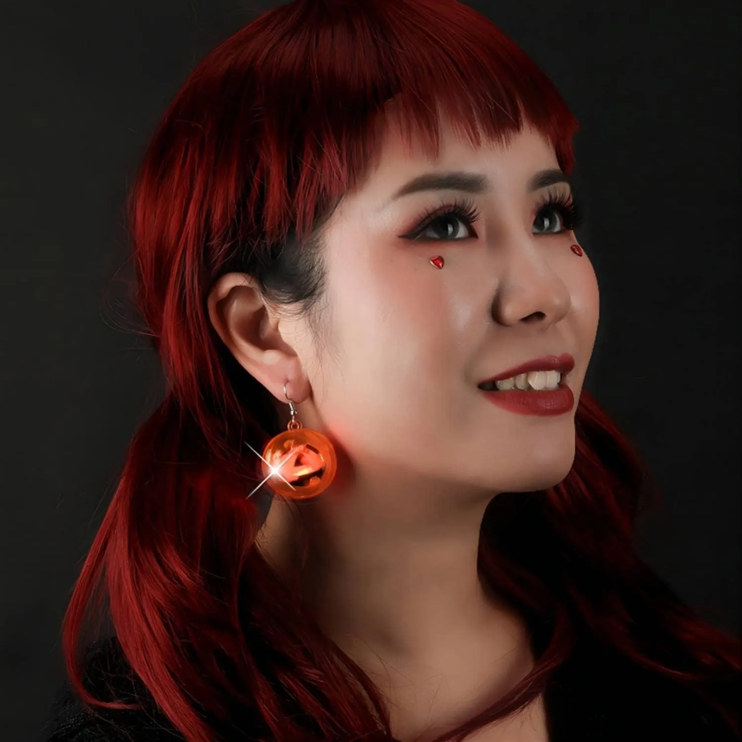 Glowing Pumpkin Skull Earrings Halloween Glowing Dangle Earrings Glow in the Dark Scary Party Cosplay Costume Jewelry