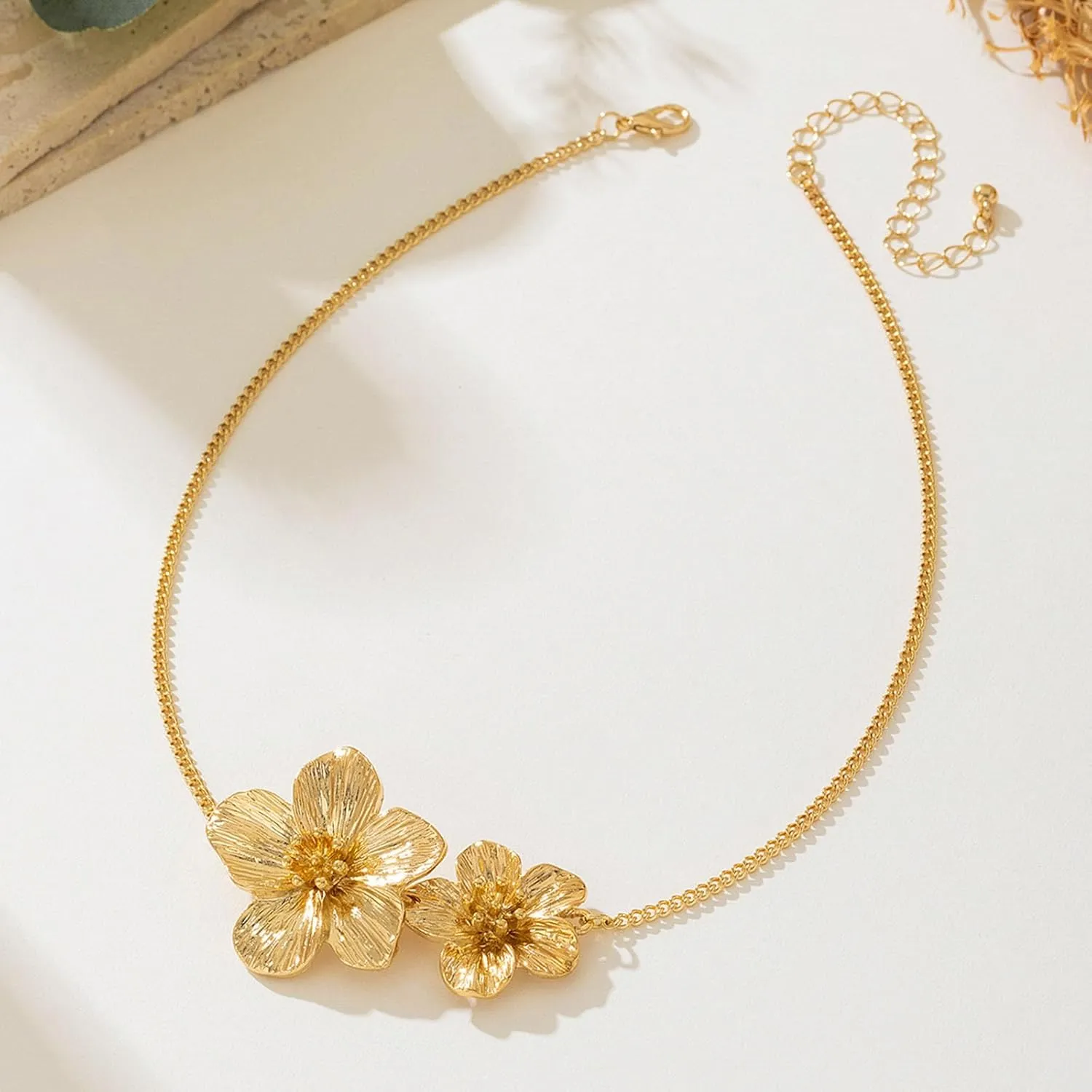 Gold Flower Necklace for Women Chunky Gold Floral Pendant Necklace Statement Flower Choker Jewelry for Women