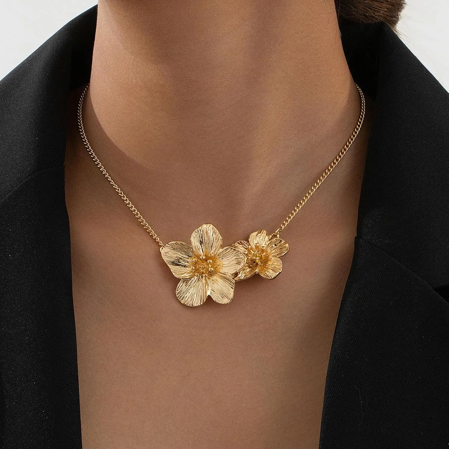 Gold Flower Necklace for Women Chunky Gold Floral Pendant Necklace Statement Flower Choker Jewelry for Women