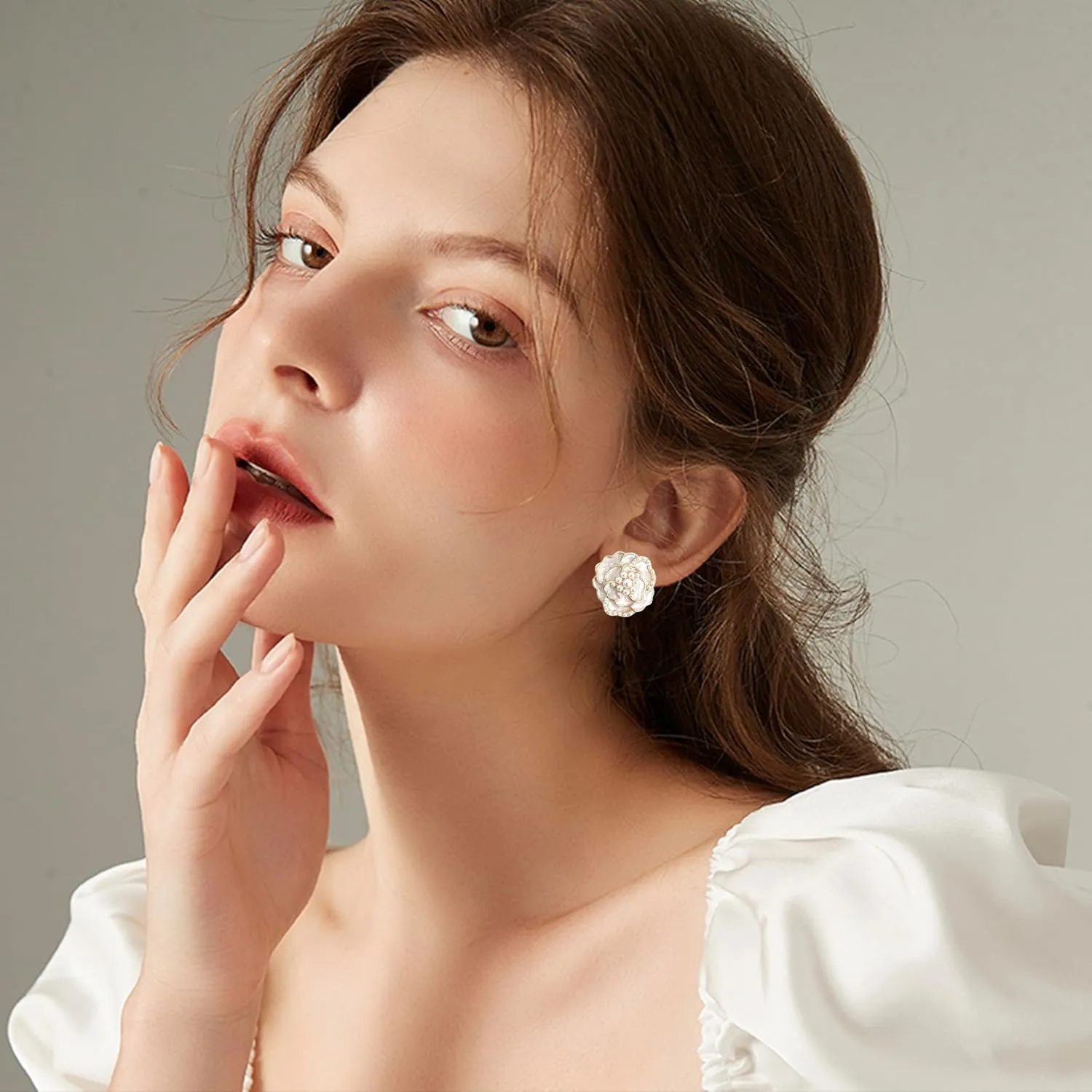 Handmade Minimalist Gold Sparkly Crystal Flower Stud Earrings Exquisite Elegant Camellia Flower Enamel Alloy Diamond Pearl Dangle Drop Earrings for Women Jewelry Gifts