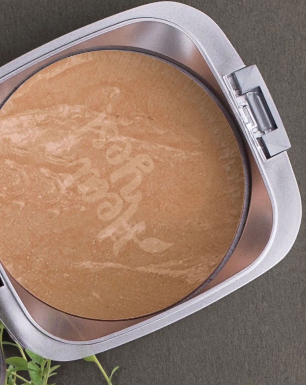 Long-Lasting Silky-Soft Pressed Mineral Foundation