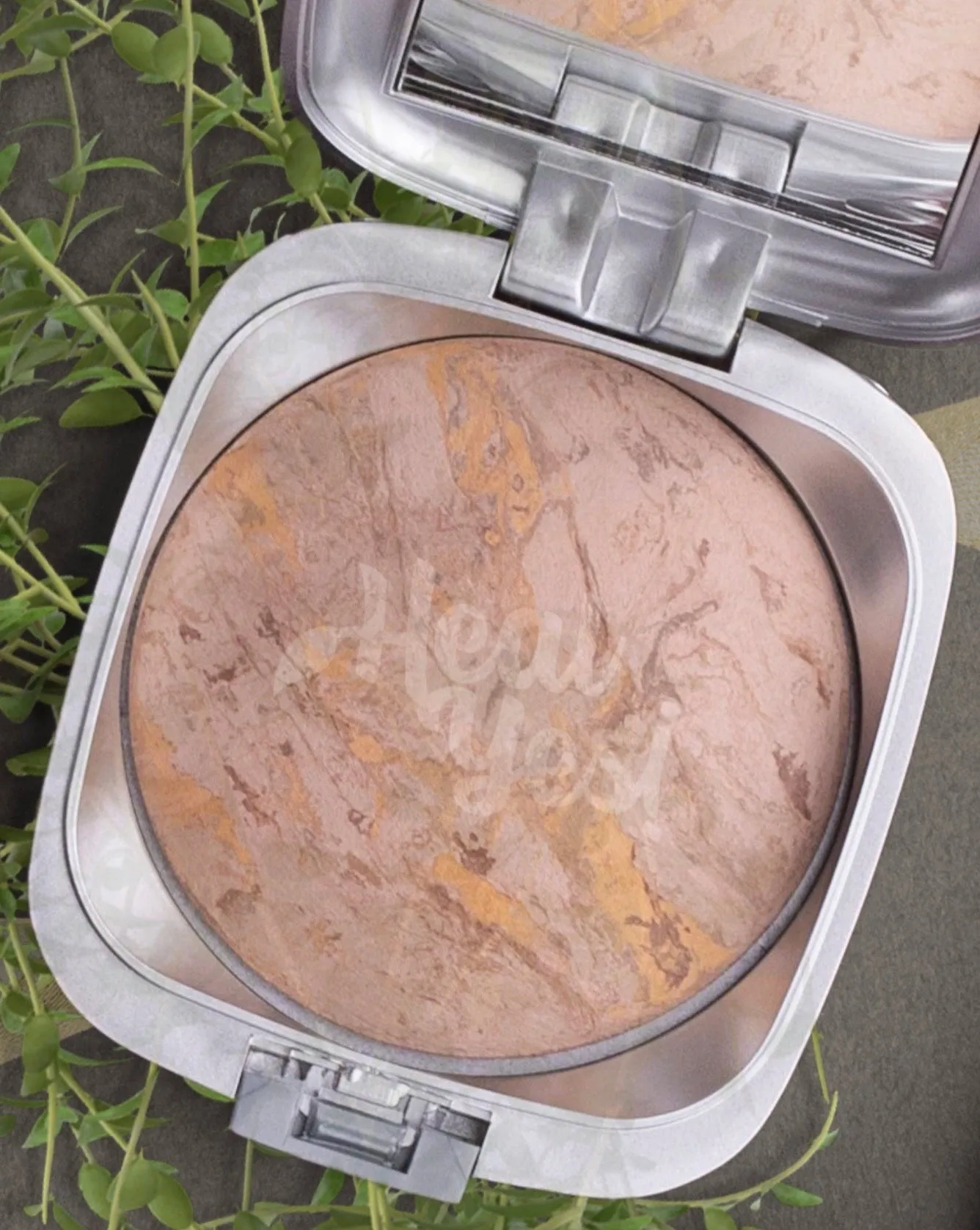 Long-Lasting Silky-Soft Pressed Mineral Foundation