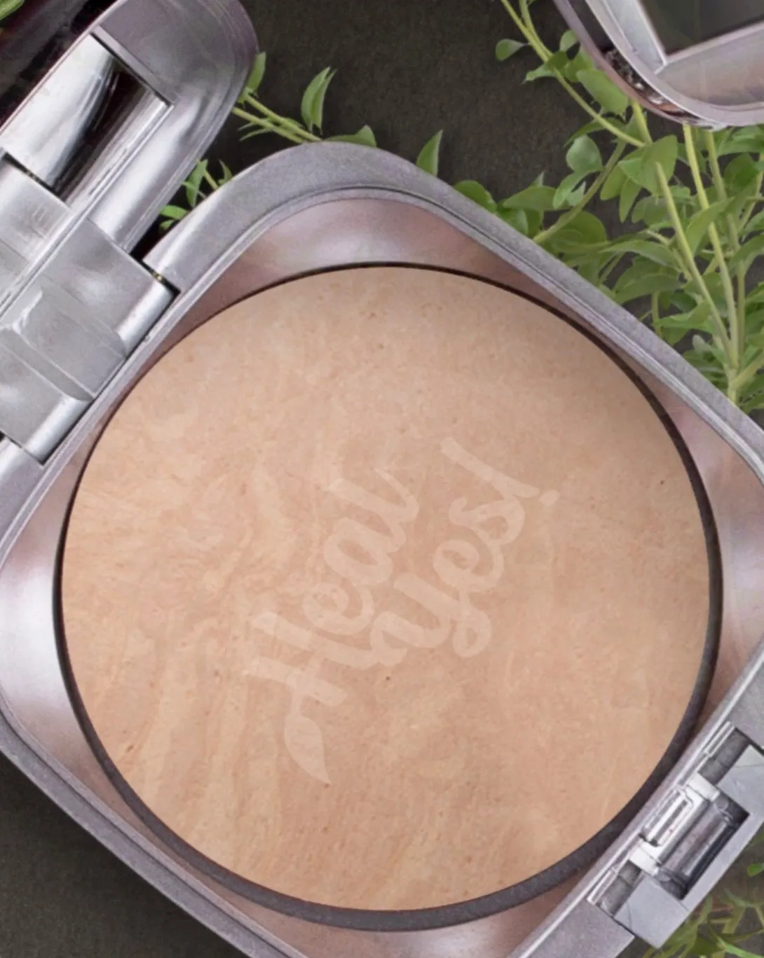 Long-Lasting Silky-Soft Pressed Mineral Foundation