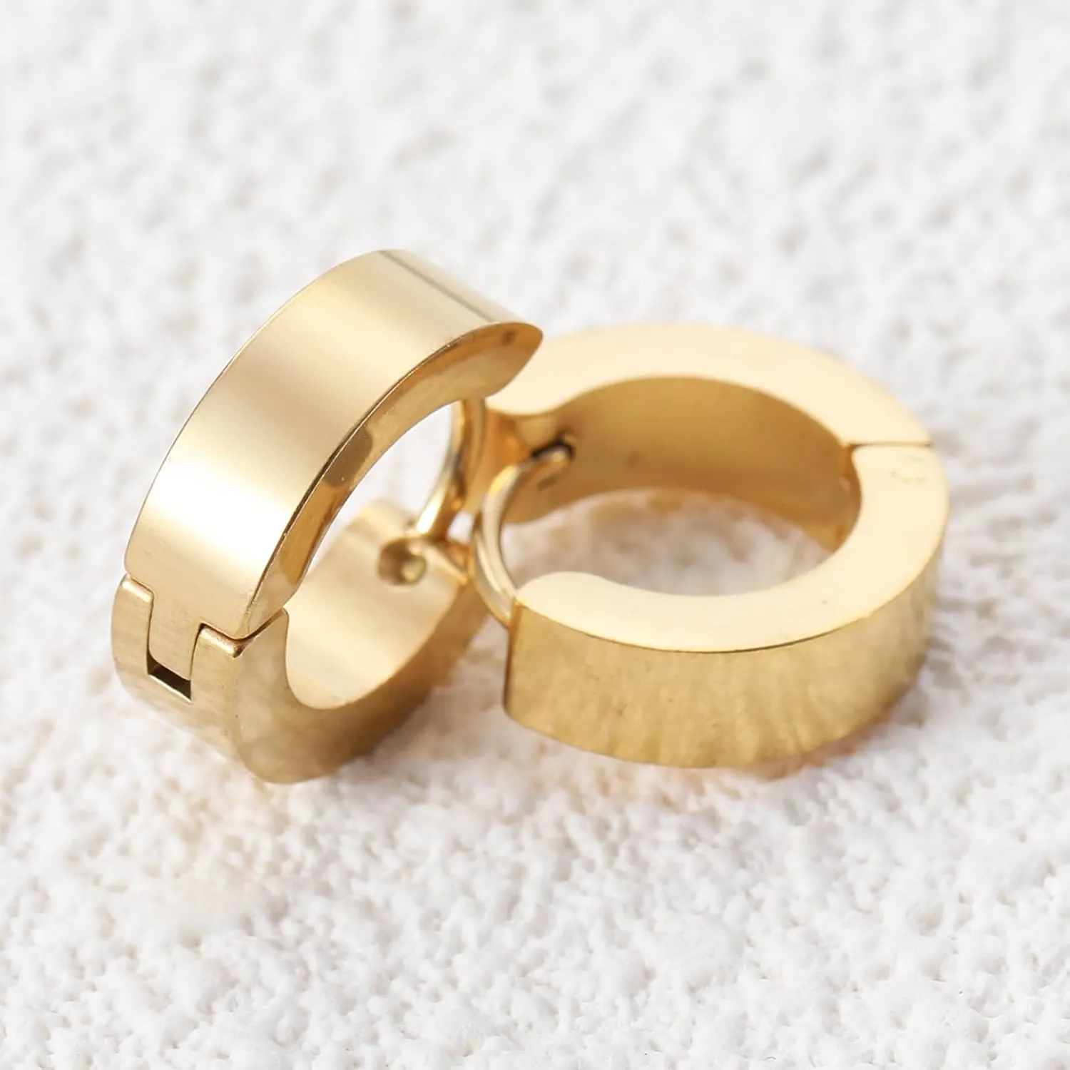 Men Hoop Earrings, 3 Pairs Hoop Earrings for Men Stainless Steel Mens Earrings Hoop Gold Silver Black Hoop Earrings Men Hypoallergenic Small Hoop Earrings for Men Women Wearing
