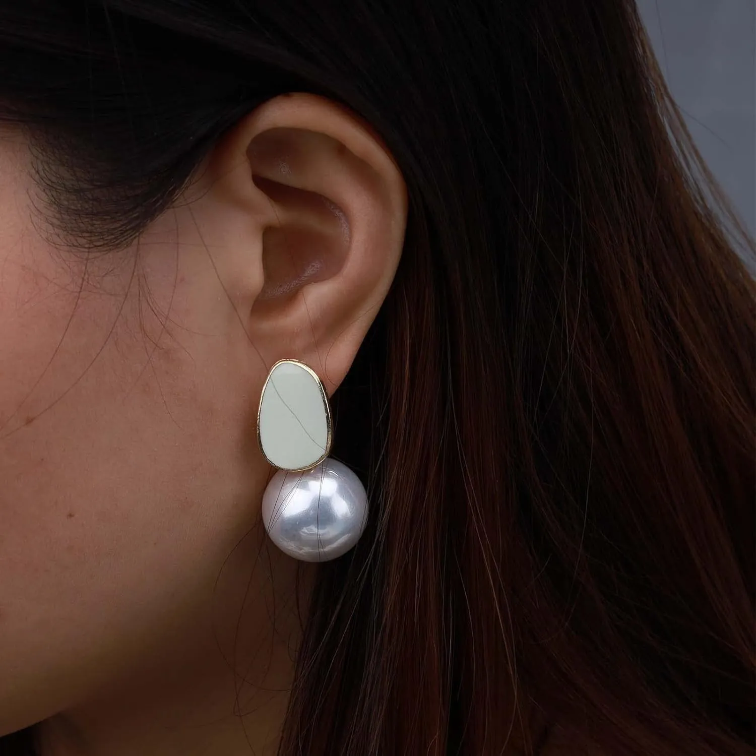 YienDoo Vintage White Pearl Drop Earrings Studs Exquisite Pearl Sphere Dangle Earrings Bridal Pearl Ball Earrings Prom Earring Jewelry Gift for Women
